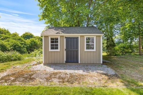 4 Pinegrove Rd, Hingham MA 02043-3923 exterior