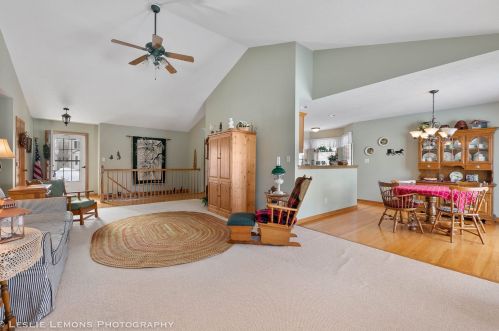 205 Maplewood Dr, Sycamore IL 60178-1154 exterior