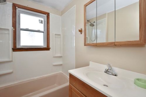 98 Kenberma Rd, Worcester MA 01604-5308 exterior