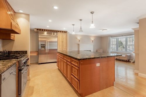 24 Harvey Ln, Whitman MA 02382-1948 exterior