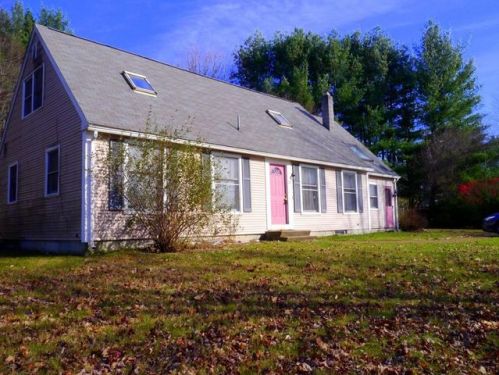 28 Carriage Ln, Amherst, MA 01002-3303