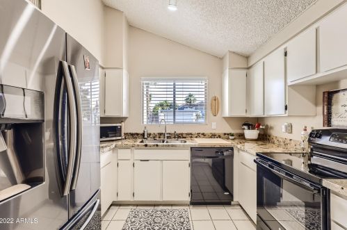 2916 Altadena Ave, Phoenix AZ 85029-3403 exterior