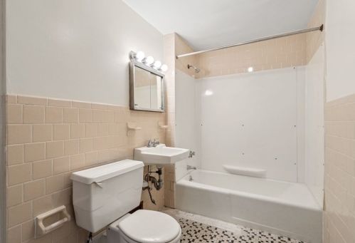 22 Oakland St, Newton MA 02458-1848 exterior