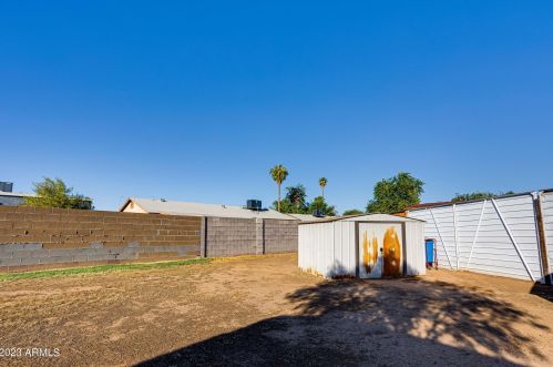 1821 68th Dr, Phoenix AZ 85033-8254 exterior