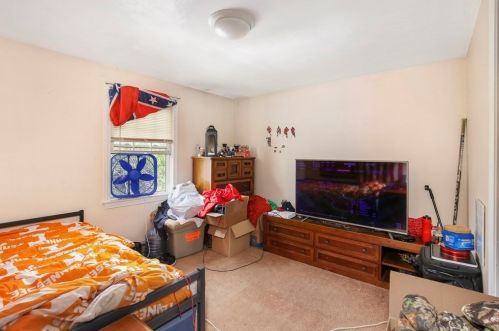 142 St, East Brookfield MA 01515-1612 exterior