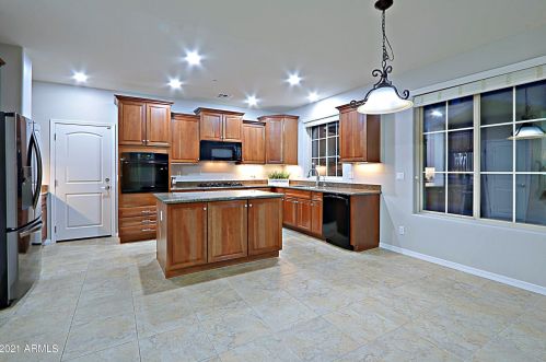 21840 39th St, Phoenix, AZ 85050-4883