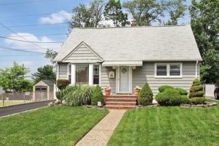 74 Sycamore Dr, Belleville NJ  07109-1924 exterior