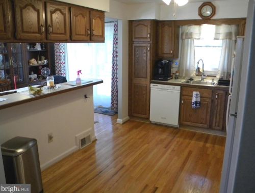 60 Holly Dr, West Deptford NJ  08096-3317 exterior