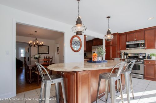 33 Sunnycrest Dr, Little Silver NJ 07739-1126 exterior