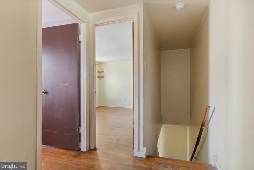 1239 6 St, Philadelphia PA 19140-4561 exterior