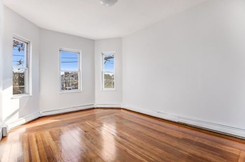 222 Clark Ave, Chelsea MA 02150-2514 exterior