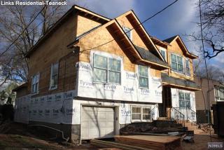 25 Westminster Ave, Bergenfield, NJ 07621-3913