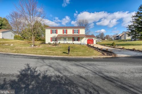 547 Crestwood Dr, Red Lion, PA 17356-9434