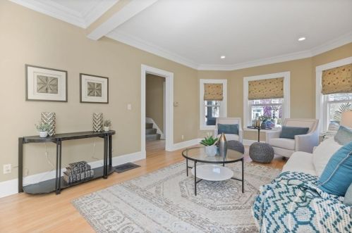 67 Bourne St, Newton MA 02466-1707 exterior