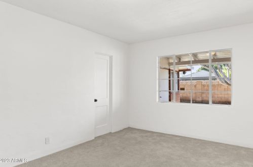 525 Edgemont Ave, Phoenix AZ 85035-1809 exterior