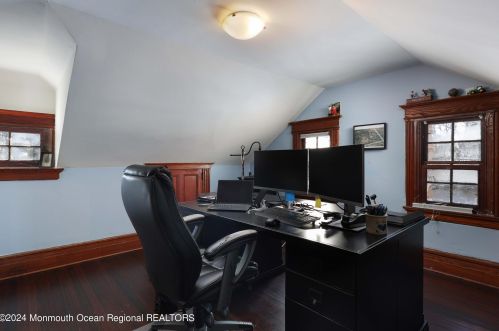 215 Silverside Ave, Little Silver NJ 07739-1713 exterior