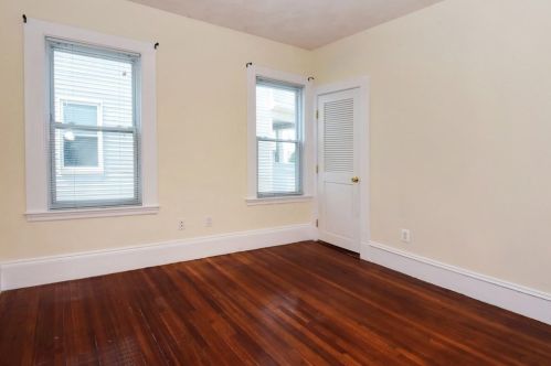 49 Highland Ave, Everett MA 02149-1434 exterior