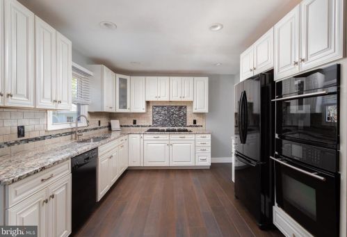 326 Route 156, Trenton NJ 08620-1729 exterior