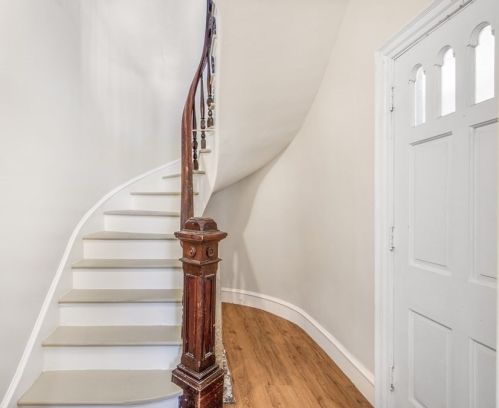 556 Bradford Ave, Fall River MA 02721-1017 exterior