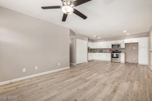 5820 Cheery Lynn Rd, Phoenix, AZ 85031-3222