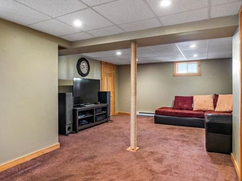 27 Anawan St, Taunton MA 02780-2952 exterior