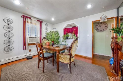 18 John St, Carteret, NJ 07008-3112