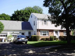 35 Wendell Rd, Newton, MA 02459-2650