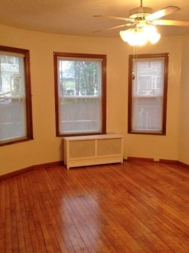 68 Windsor St, Worcester MA 01605-2141 exterior