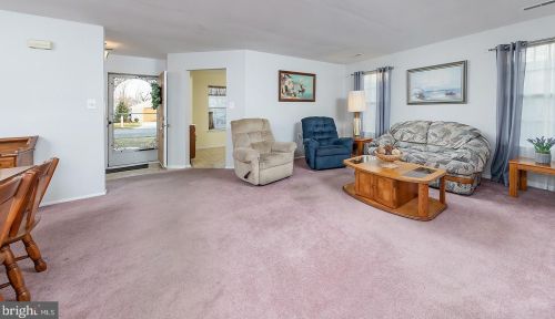 96 Lakebridge Dr, West Deptford NJ 08096-6717 exterior