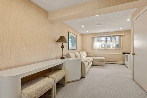 60 Gary Rd, Needham MA 02494-2417 exterior