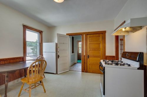 3 Beacon St, Quincy MA 02169-7117 exterior