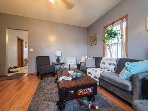 2 Barrett St, Fall River MA 02724-3302 exterior