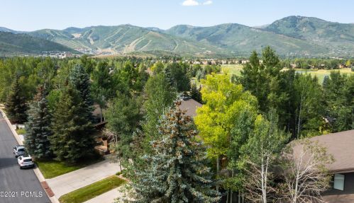 2457 Fairway Vlg Dr, Park City UT 84060-7023 exterior