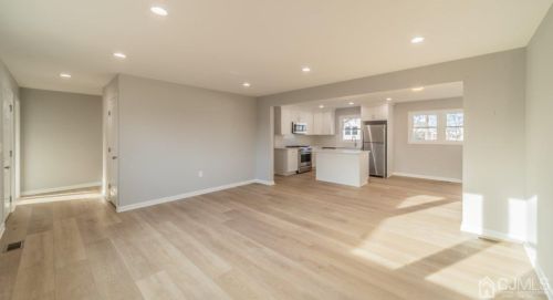 4 Charlotte St, Carteret NJ  07008-2321 exterior