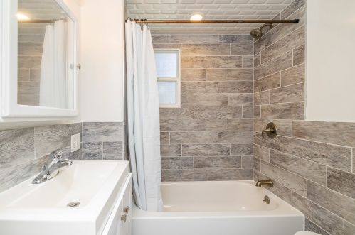 2642 Kenilworth Ave, Forest View IL 60402-2211 exterior