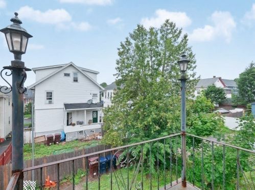 21 Kenwood Rd, Everett MA 02149-3015 exterior