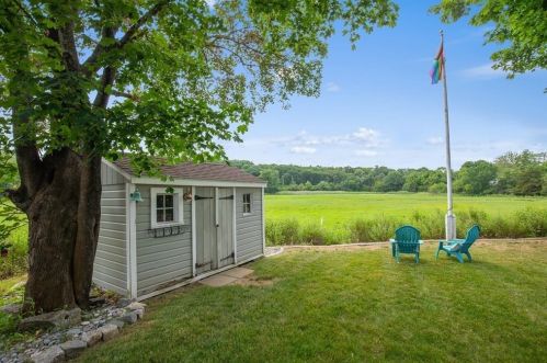 6 Chestnut Rd, Hingham MA 02043-1415 exterior