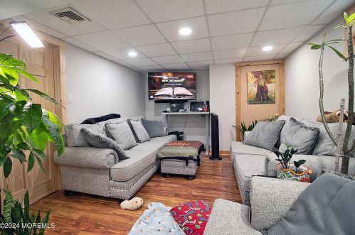 1062 Lakehurst Ave, Jackson Twp NJ 08527-5250 exterior