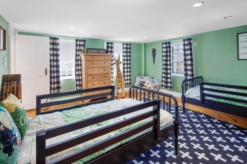 287 North St, Hingham MA 02043-2232 exterior