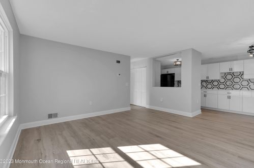 402 Daffodil Dr, Jackson Twp NJ 08527-4127 exterior