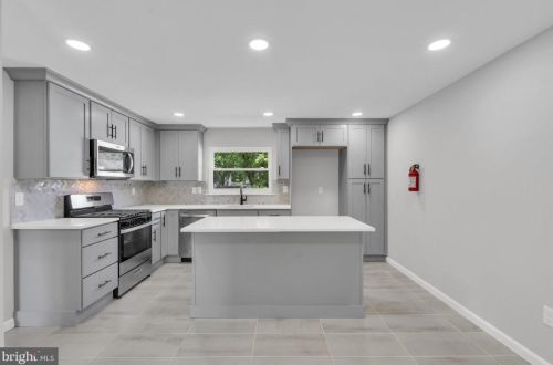 23 Wellington Pl, Burlington NJ  08016-3329 exterior