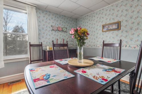 10 Burke St, Fall River MA 02720-6903 exterior