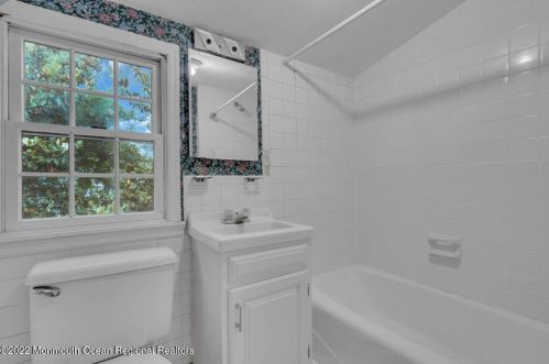 52 Laurel Dr, Little Silver NJ 07739-1416 exterior