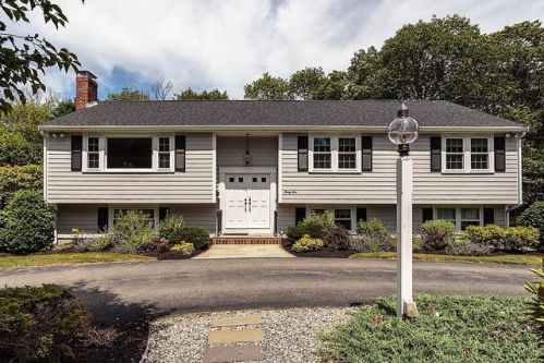 35 Apple Ln, Milton, MA 02186-2422