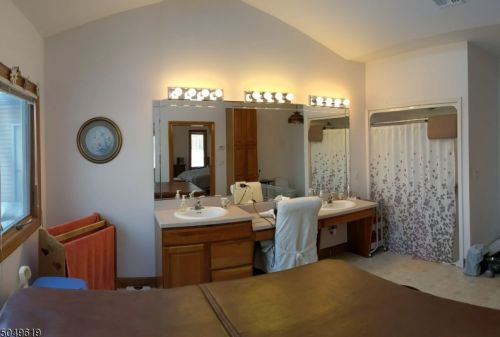 4 Dales Xing, Wantage NJ 07461-3229 exterior