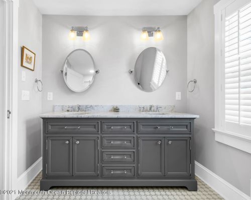 72 Rumson Rd, Little Silver NJ 07739-1332 exterior