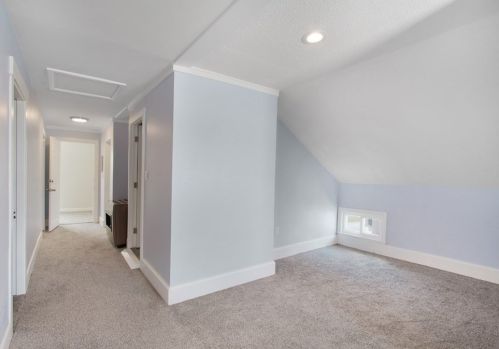 556 Bradford Ave, Fall River MA 02721-1017 exterior