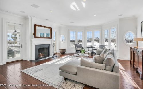 530 Little Silver Pt Rd, Little Silver NJ 07739-1736 exterior