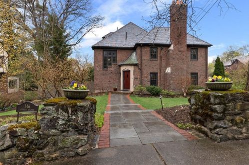 146 Forest Ave, Newton, MA 02465-2730