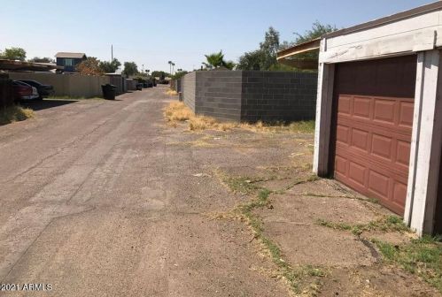 3401 Country Gables Dr, Phoenix AZ  85053-4756 exterior